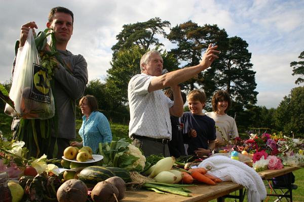 auction1.jpg - Auctioneer Richard Preston