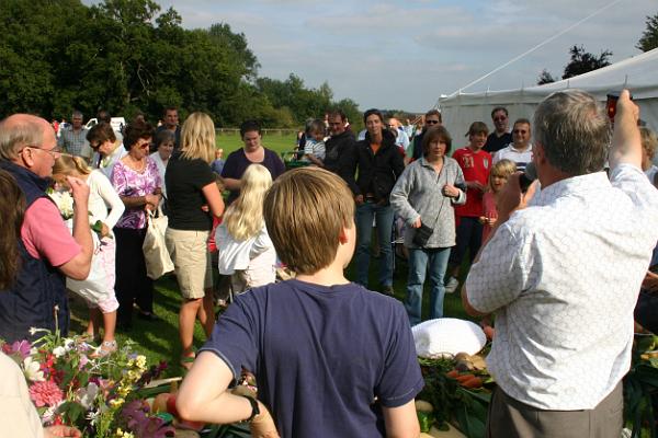 auction2.jpg - The bidding begins