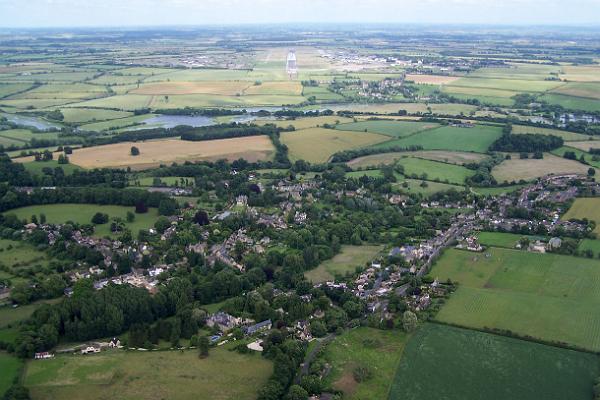aerial3.jpg - 3:No wonder it used to be noisy! The flightpath to the old runway at Upper Heyford (top centre) is directly over the village.Many thanks to Mike McKinley for these aerial photographs.