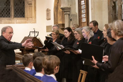 Nick Cleobury conducts